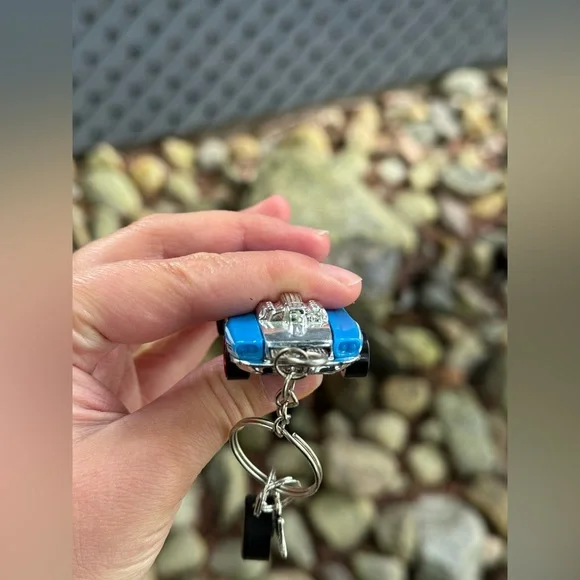 Hot Wheels RIVITED Toy Car Keychain - Picture 6 of 10